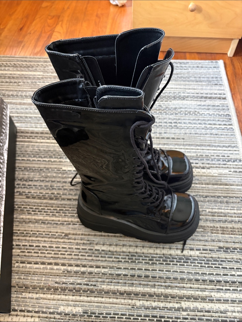 Black Patent Lace-Up Combat Boots - Women demonia - Picture 2 of 5